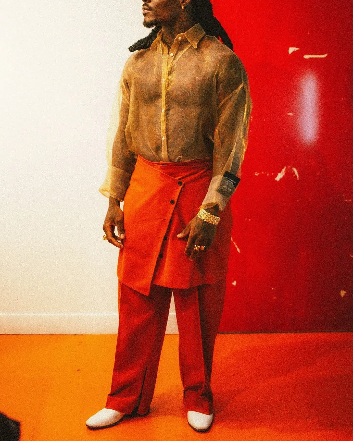 Matieu White en shooting photo pour l'album NUEVE